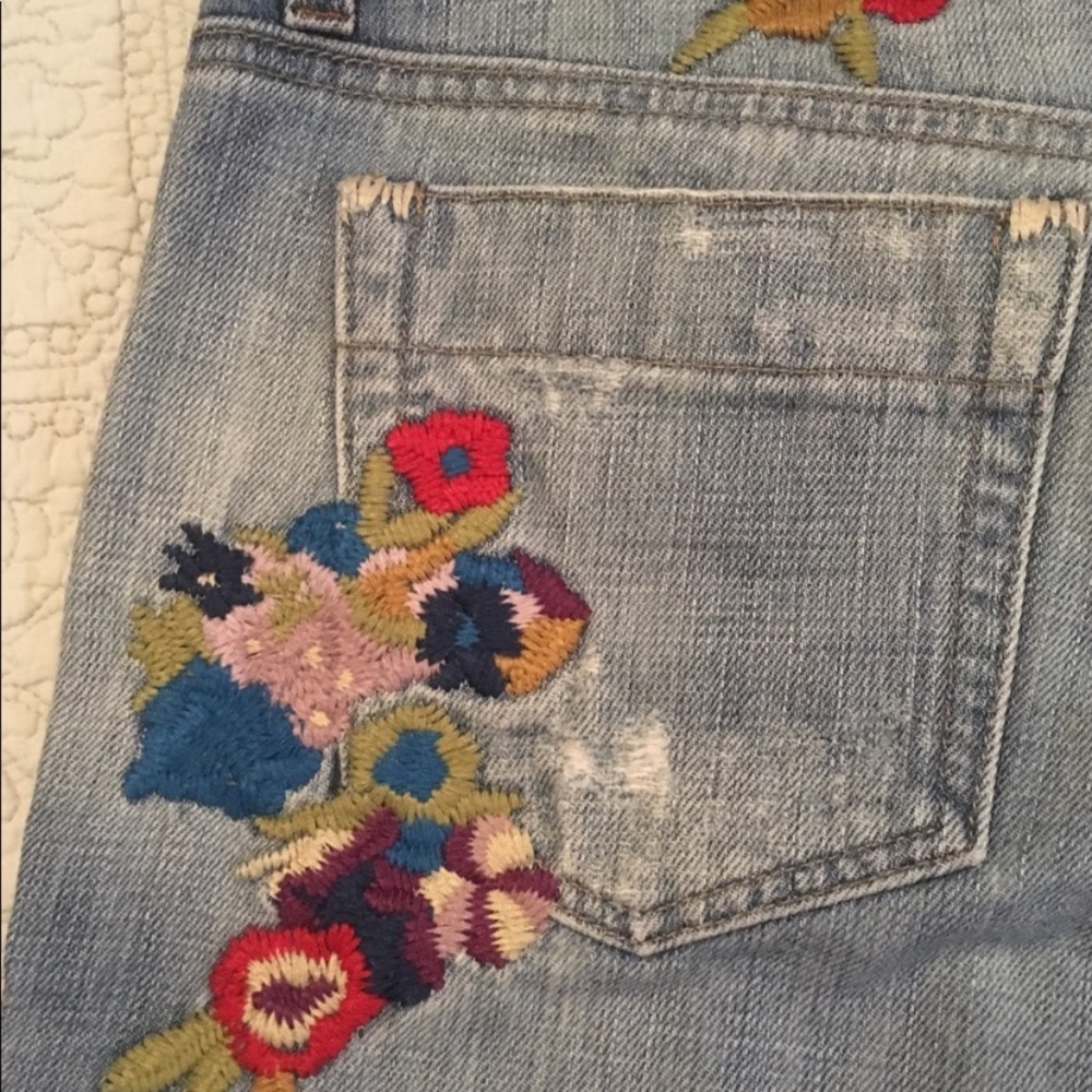 Vintage Joe’s Embroidered Floral Light Blue Jeans